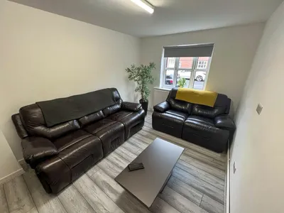 3 Rooms Available in Modern 6-Bed House – Denison Court - Thumbnail 10